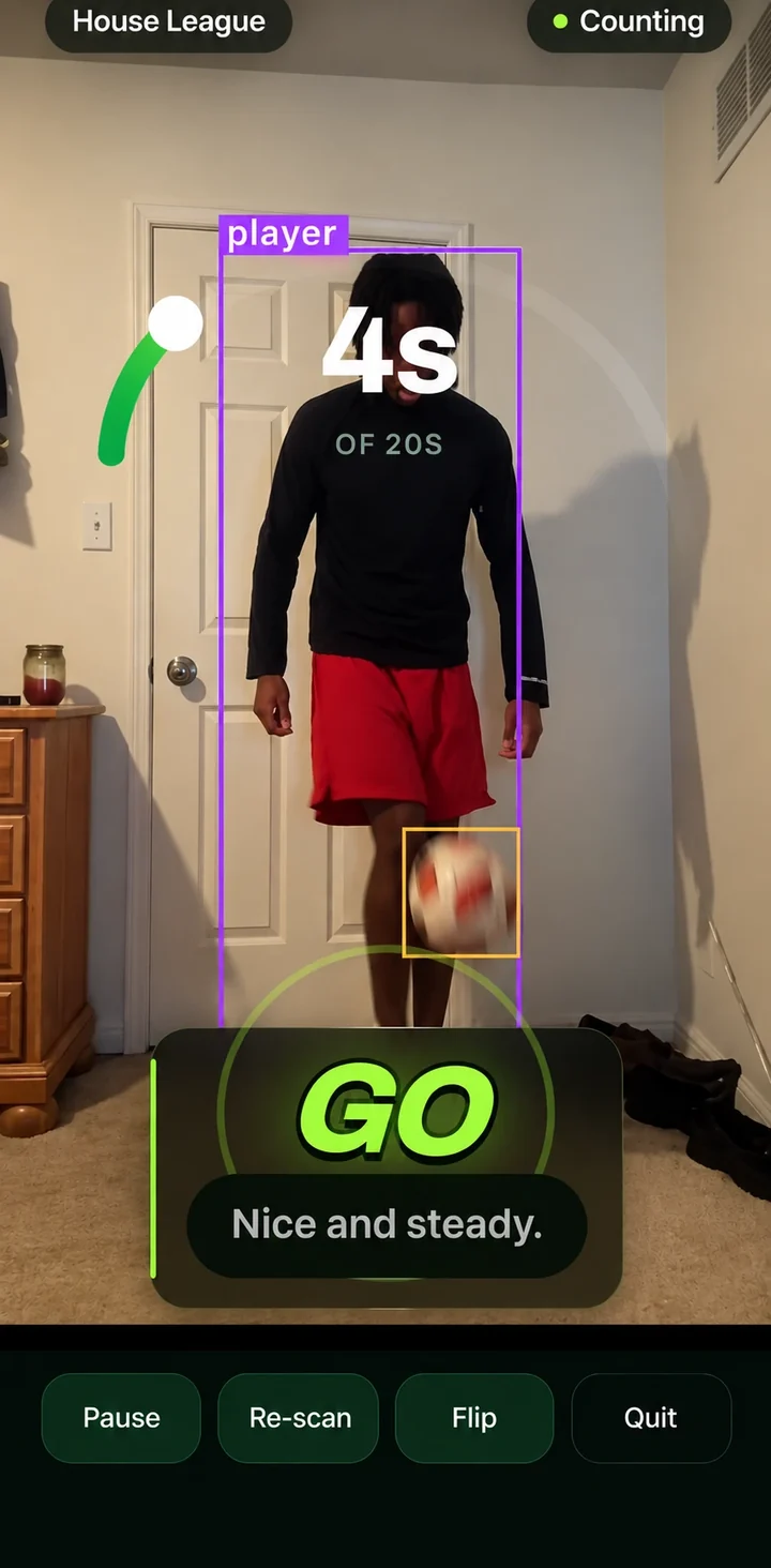 A juggling session in progress: the camera has found the player and the ball, 4 seconds of 20 counted.